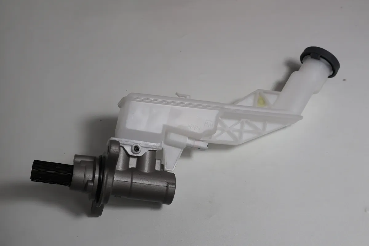 Brake Master Assy Yuzaka ERTIGA (12-18) foto 2