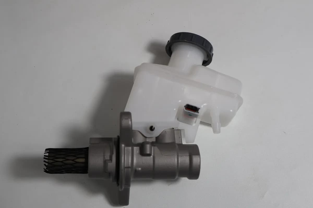 Brake Master Assy Yuzaka GRAND VITARA (06-17) foto 2