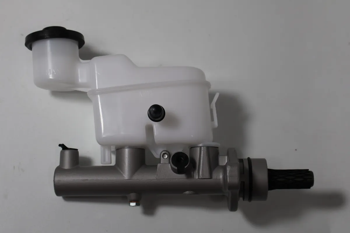 Brake Master Assy Yuzaka INNOVA /HILUX/FORYUNER (04-15/ 04-15/05-15) foto 2