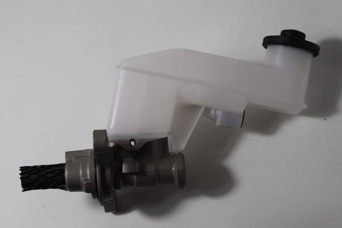Brake Master Assy Yuzaka NEW YARIS /NEW VIOS(13-ON AT/MT) foto 2