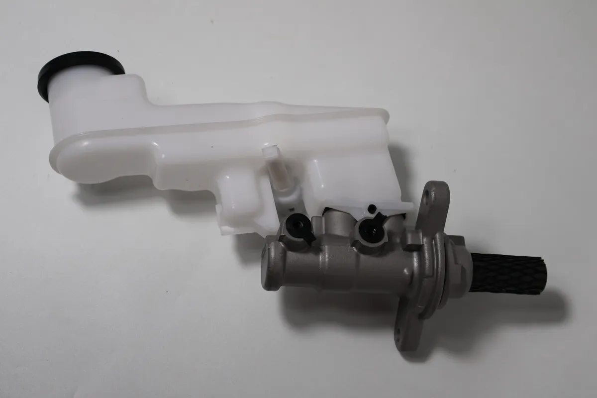 Brake Master Assy Yuzaka CAMRY 2.4 foto 2