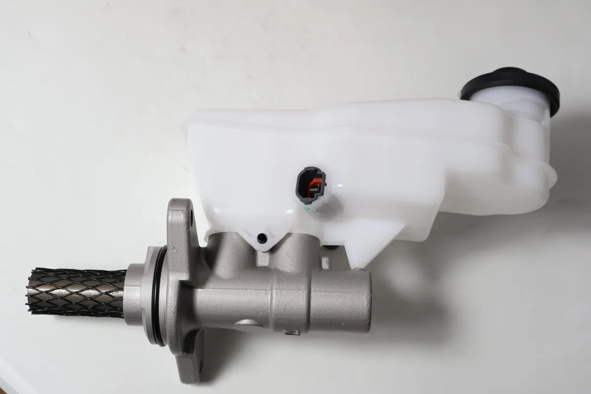 Brake Master Assy Yuzaka INNOVA REBORN foto 2