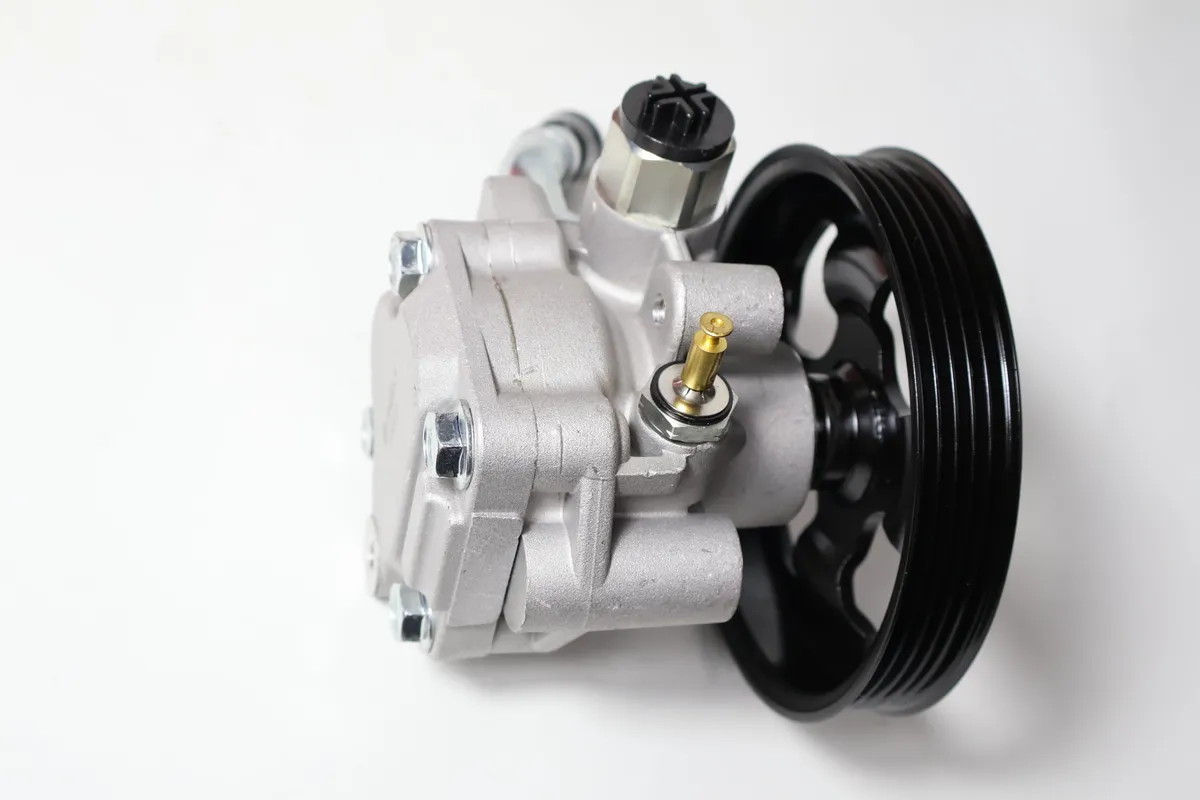 Pompa Power Steering Yuzaka TRITON HDX KL1T 4N15 (19-ON) + PULLY foto 2